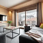 Mgm & Residences - Manaka Aparthotel